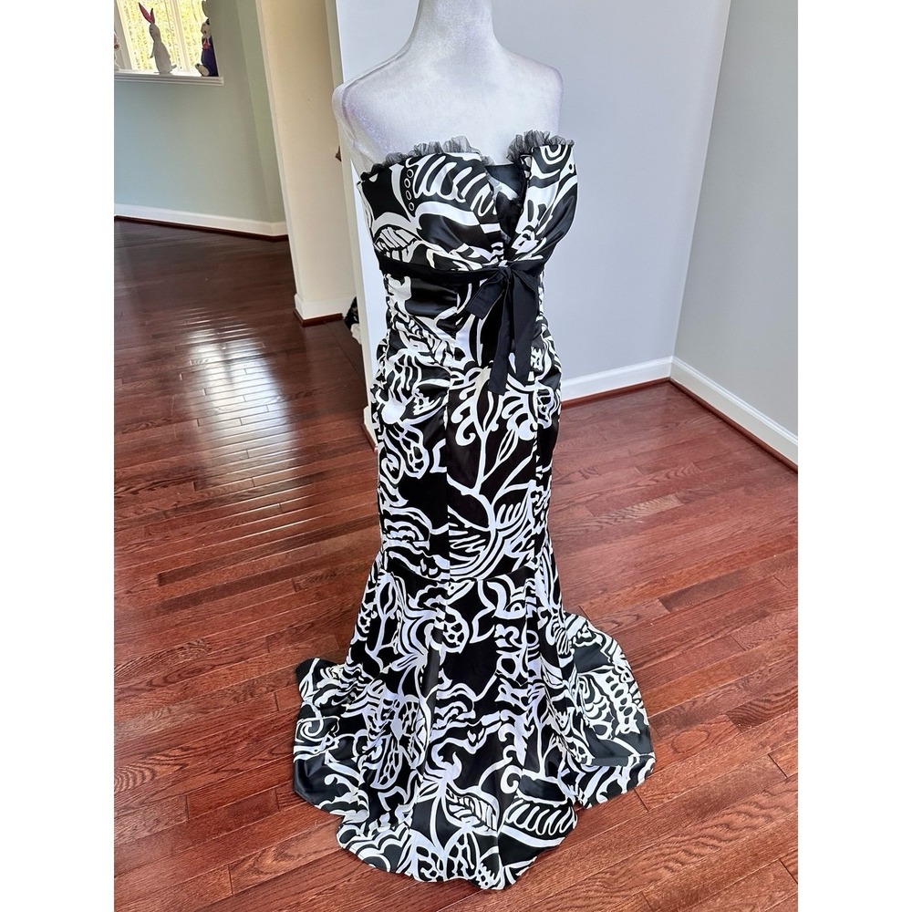 XSCAPE Black White Ruched Sides Sexy Floral Pattern Lace Detail Gown Dress - Picture 11 of 12